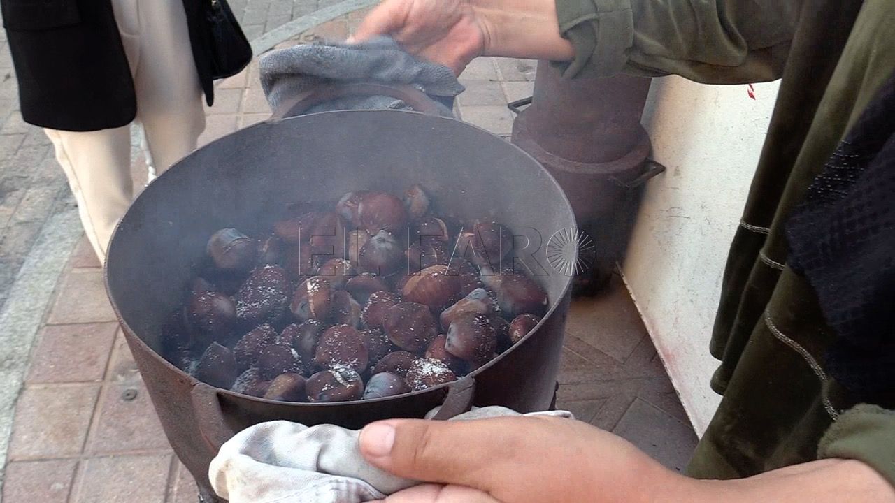 MVI 1119 Ganas de castañas en Melilla a pesar de la subida de precio y las altas temperaturas