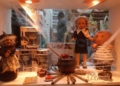 escaparate decorado Zona Centro emprende un sinfín de actividades con temática de Halloween
