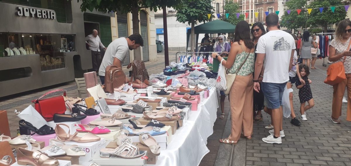 f0fc3da4 c944 441a aff8 61b034d49494 e1696684621687 El centro de la ciudad se abarrota de melillenses con la I Feria Outlet