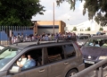 frontera Haciendo cola desde la madrugada para cruzar la frontera por el puente