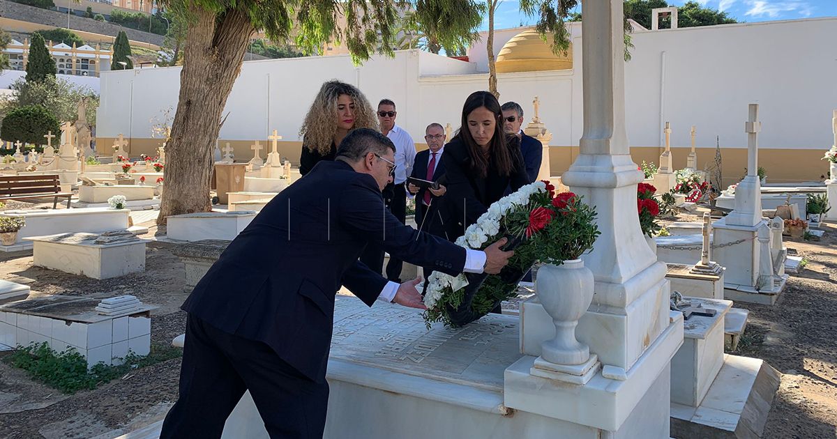 Acto cementerio La Ciudad homenajea a los difuntos con una ofrenda floral en La Purísima