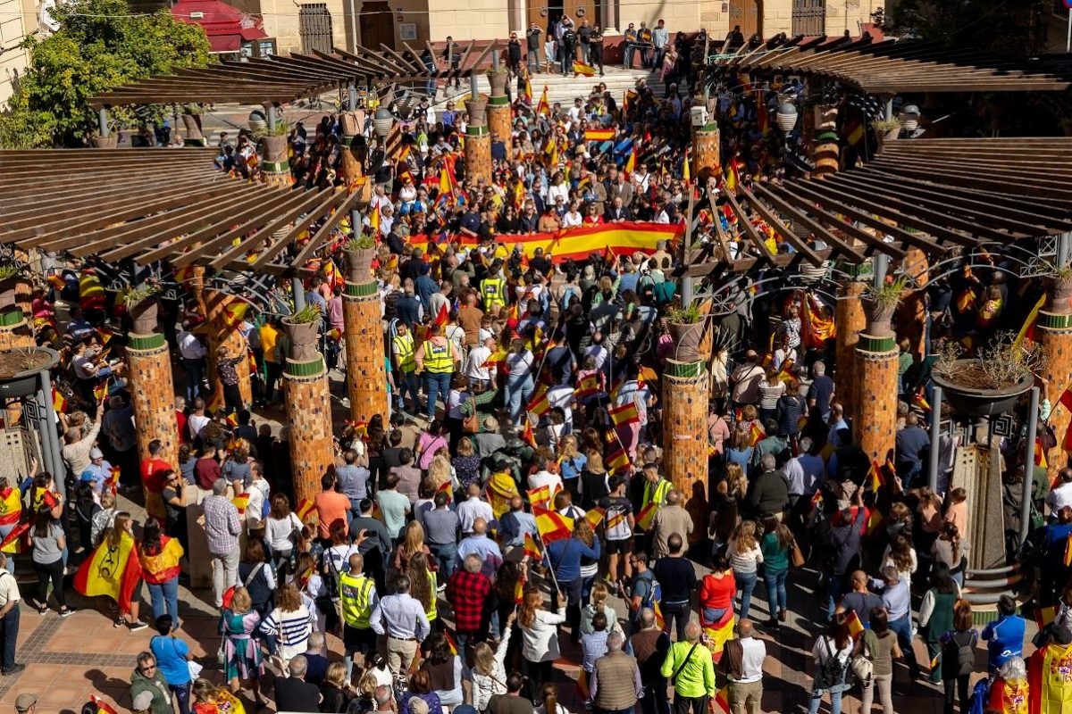 Amnistía e1699813773482 Miles de melillenses llenan el centro de la ciudad para decir "no a la amnistía"