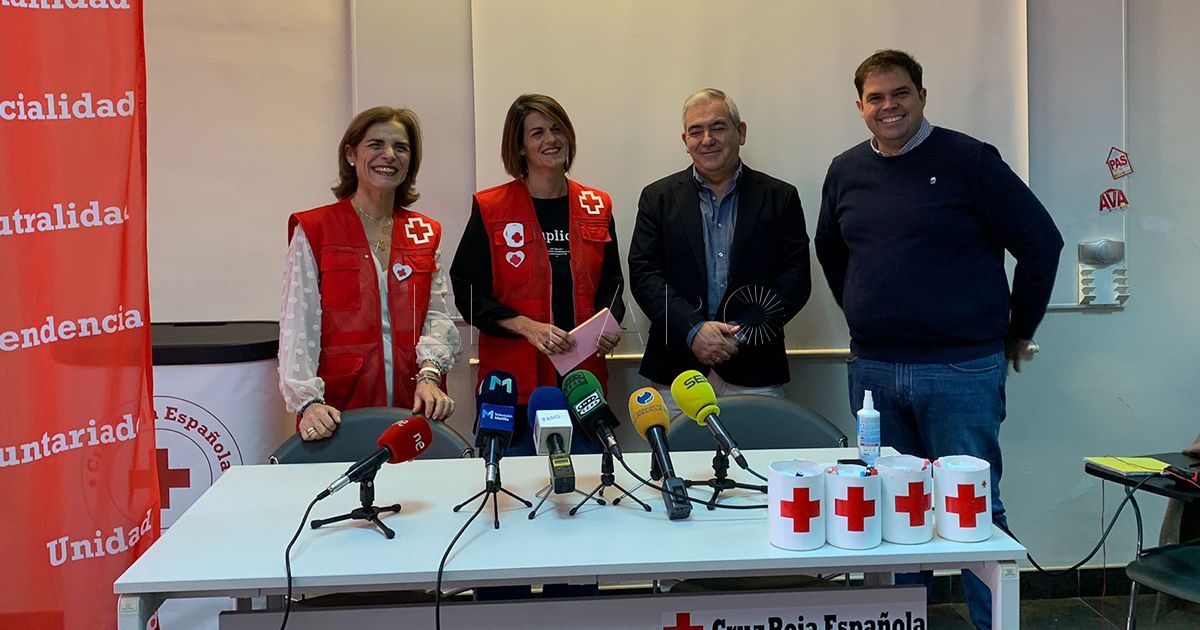 Cruz Roja tómbola Un viaje o 200 euros en gasolina, entre los premios de la tómbola solidaria que organiza Zona Centro y Cruz Roja el 2 de diciembre