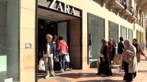 MVI 2608 La fiebre por las compras en Black Friday saca a los melillenses a la calle