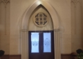 Puerta de acceso a la exposición Cien años de la Capilla Castrense de la Inmaculada Concepción