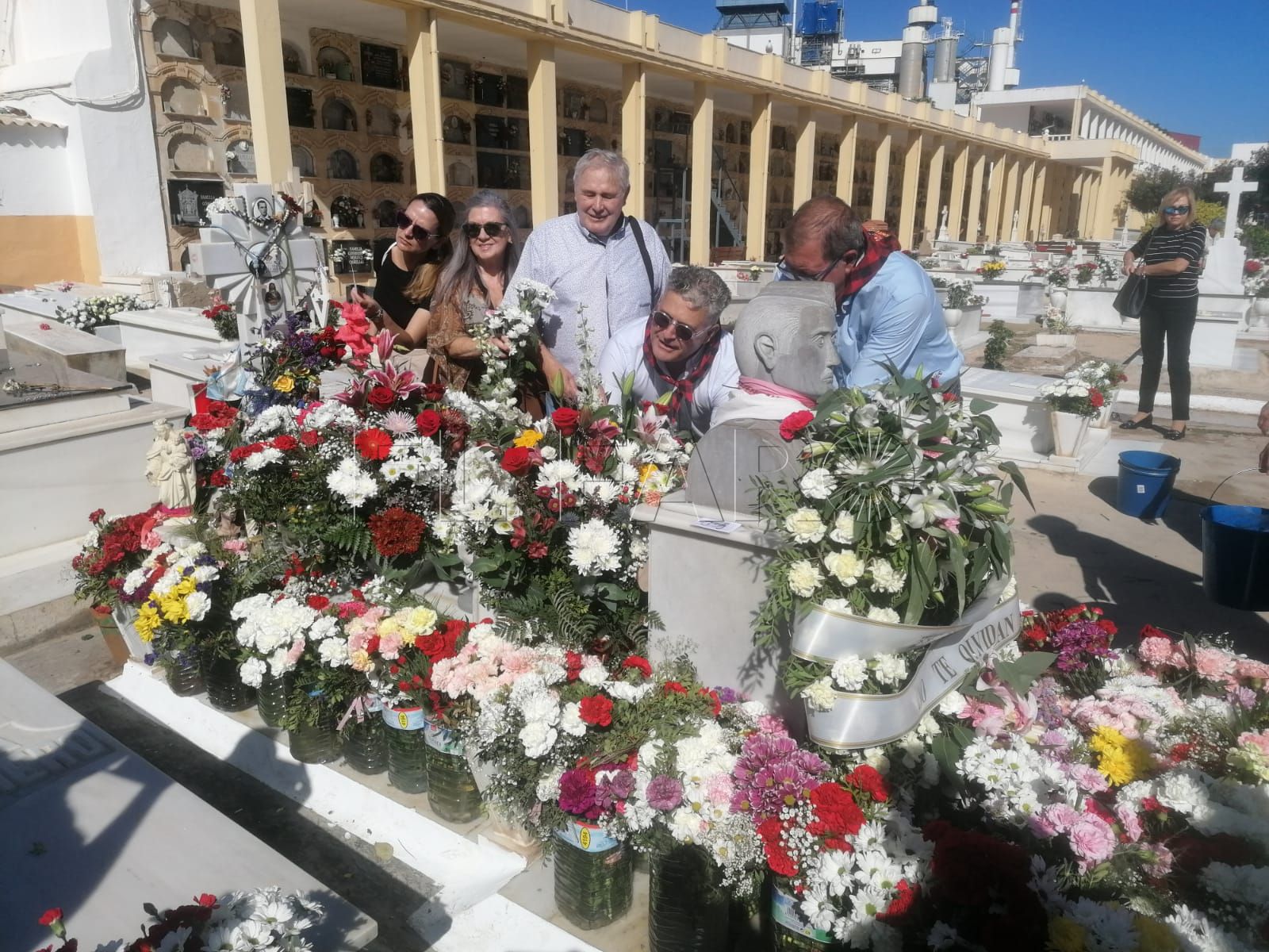 WhatsApp Image 2023 11 01 at 12.18.27 Flores, plegarias y devoción para el Soldado de los Milagros