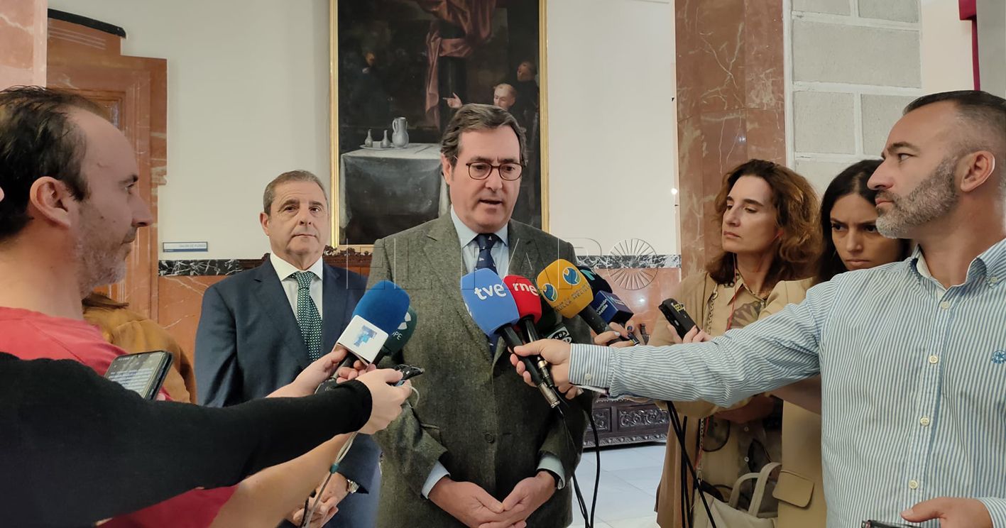 La CEOE, en contra del acuerdo de Gobierno suscrito entre el PSOE y Sumar