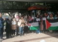 WhatsApp Image 2023 11 23 at 11.53.48 1 Cerca de un centenar de personas se concentra en el Hospital Comarcal en apoyo a los sanitarios de Palestina