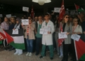 WhatsApp Image 2023 11 23 at 11.53.49 1 Cerca de un centenar de personas se concentra en el Hospital Comarcal en apoyo a los sanitarios de Palestina