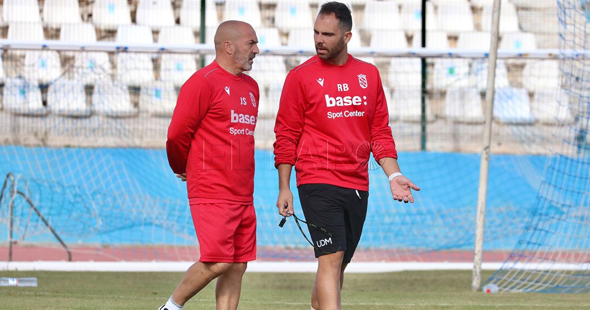 uardad Juan Sabas, técnico de la UD Melilla: “A nosotros el barro nos llega hasta la cabeza y tenemos que salir”