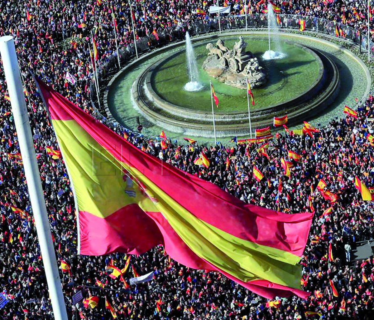 A cambio de su interés personal y de que, 
“al menos, no gobierne la derecha”, nos deja 
un futuro imperfecto al resto de los españoles. Algún día tendrá que responder por ello