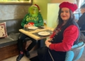 05 Grinch con Denise Rest Almíbares Merchandising del Grinch
