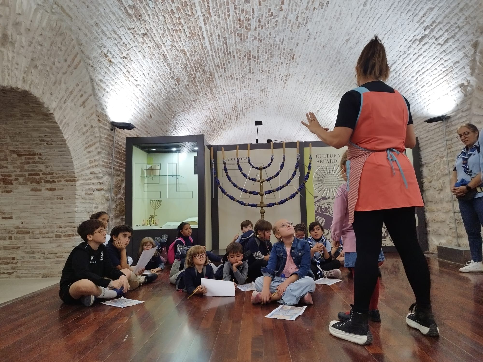 Un grupo de Scouts visita los Museos de Melilla.