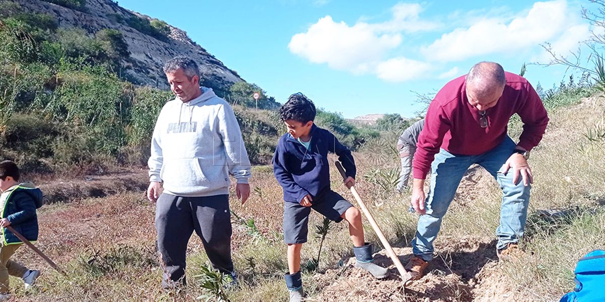 Reforestación en rio de Oro.