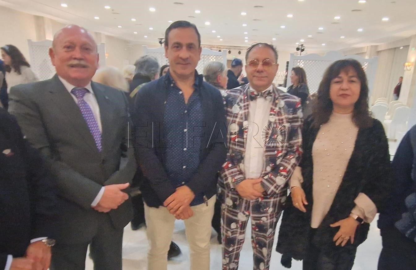 Juan A Vera Casares Rafael Truzman y su mujer junto a Juanjo Florensa Encendido de velas de Januká