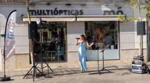 K59A2858 Lola Padial trae el espíritu navideño a las calles del centro de Melilla