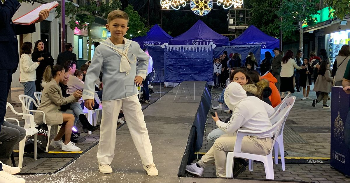 Pasarela Niños y mayores desfilan en I Pasarela organizada por Zona Centro