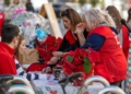 R03L4545 La tómbola de Cruz Roja une la solidaridad con la diversión por el Día de la Banderita