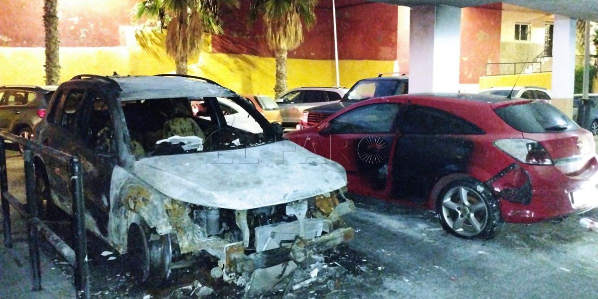 WhatsApp Image 2023 12 10 at 18.45.36 Queman dos coches en la urbanización Hispanidad por un presunto ajuste de cuentas
