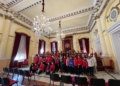 WhatsApp Image 2023 12 20 at 12.20.18 Cerca de 300 alumnos del León Solá visitan la Asamblea para ver la decoración de Navidad