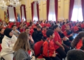 WhatsApp Image 2023 12 20 at 12.20.52 Cerca de 300 alumnos del León Solá visitan la Asamblea para ver la decoración de Navidad