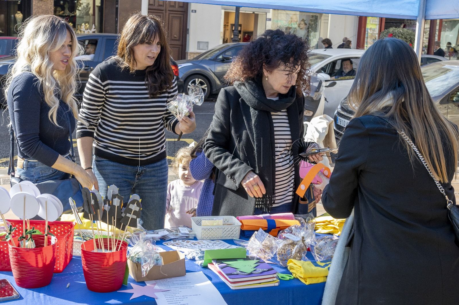 WhatsApp Image 2023 12 29 at 14.30.34 1 Gran acogida del primer mercadillo solidario de Teama por Navidad
