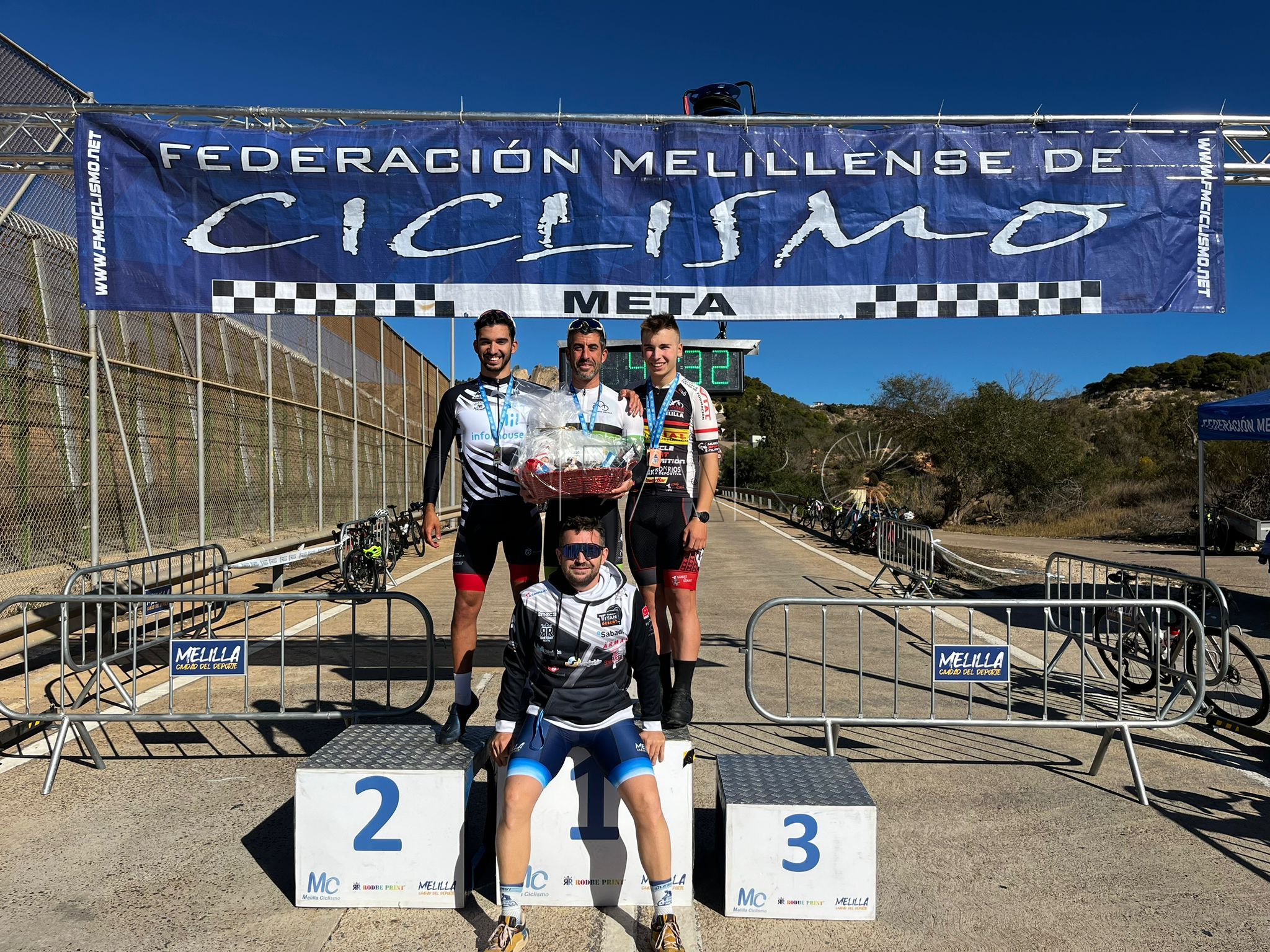 gral masculina David Sánchez y Else Remartínez vencen en el Trofeo de Navidad Carrera del Pavo de ciclismo