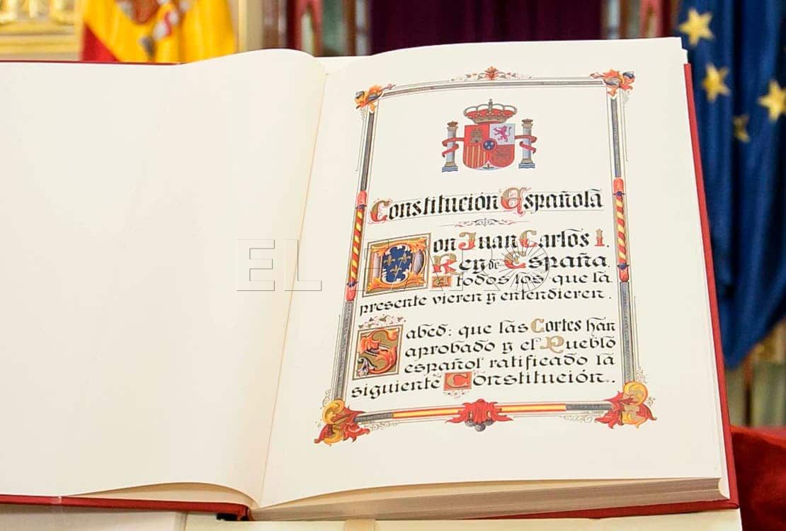 que es la constitucion 1 Constitución, 45 años