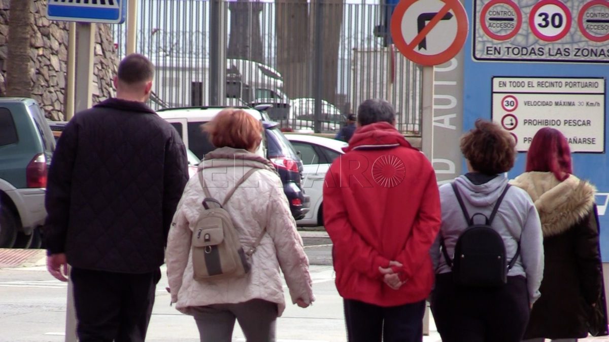 turistas 2 e1702057864708 Melilla vive un puente de diciembre con lleno de visitantes