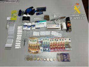 01 Vista detalle género intervenido1 Detenido un joven por tráfico de drogas, desobediencia, resistencia y conducción temeraria