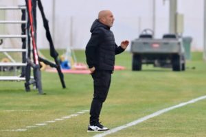 20D 2 La UD Melilla deja el ‘farolillo rojo’ en Granada
