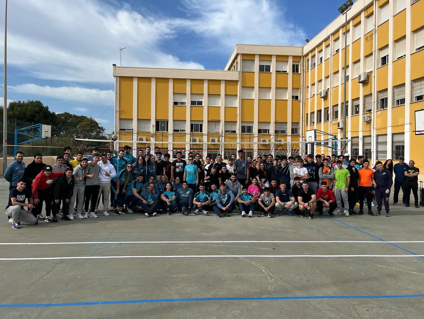 420060783 18328196881129253 1512803883889817562 n Los equipos del CV Melilla visitan el Ies Enrique Nieto