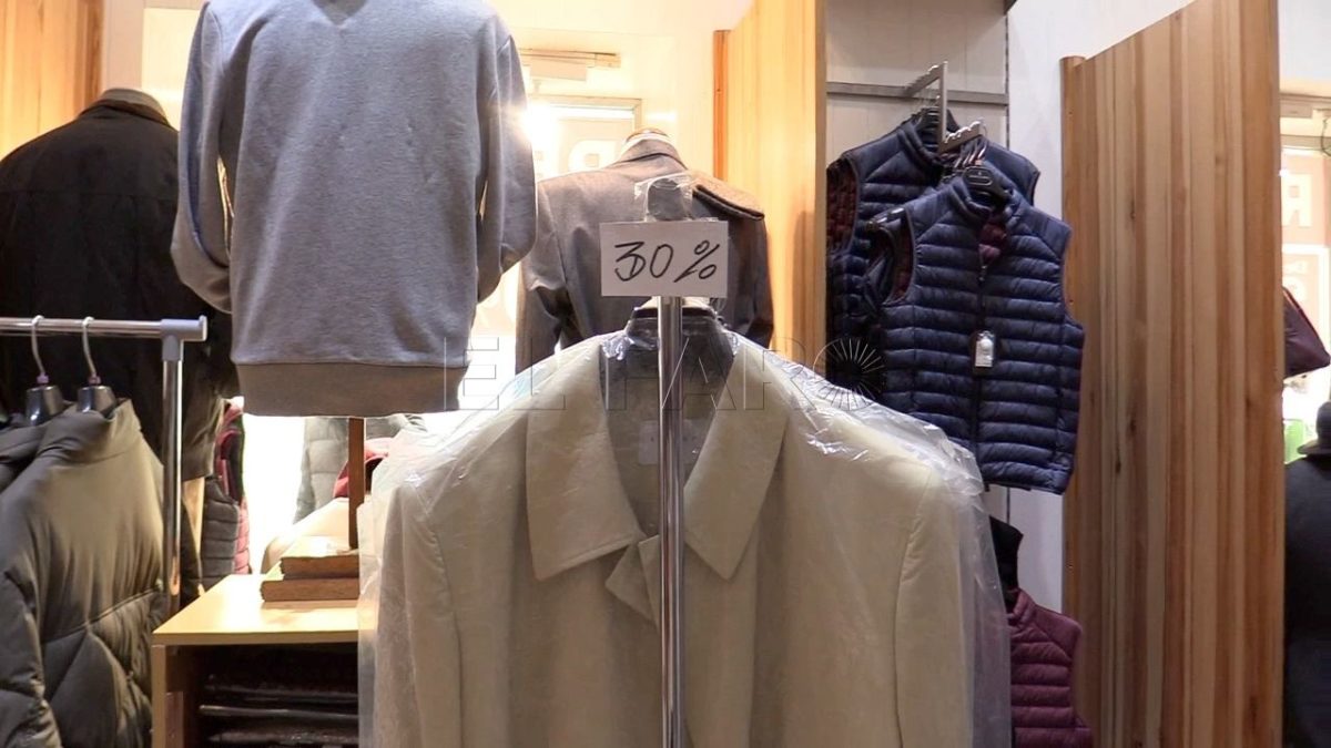 5e69638a 6b28 4744 aa23 ebe250cbc2bb e1705346018804 La asistencia a las rebajas se mantiene, aunque baja respecto a los primeros días