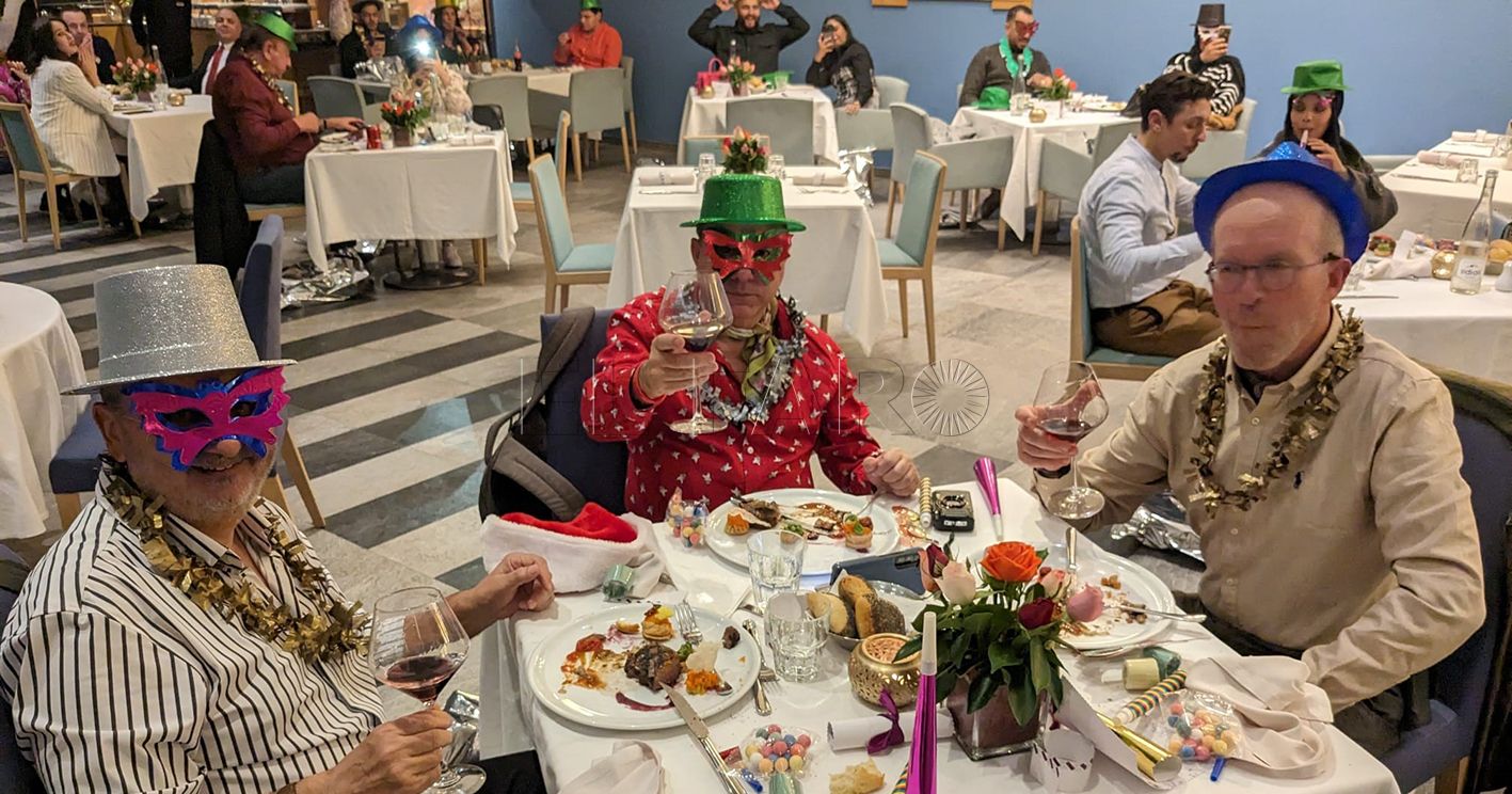 Cena Nochevieja Hotel Mercure Germán Ebbe juanjo Florensa recorte Nochevieja en el hotel Mercure Rif de Nador
