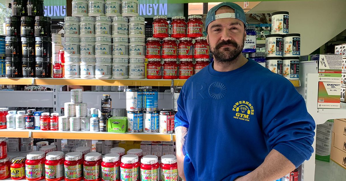 Curro gerente ON Fitness SHOP Ir de forma progresiva, calentar o llevar una buena dieta, entre los consejos para volver al gimnasio tras la Navidad