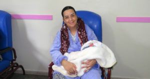 Fayza y su hija Zaira Solas recorte Milindobebé retoma la tradición de regalar cestas de nacimiento