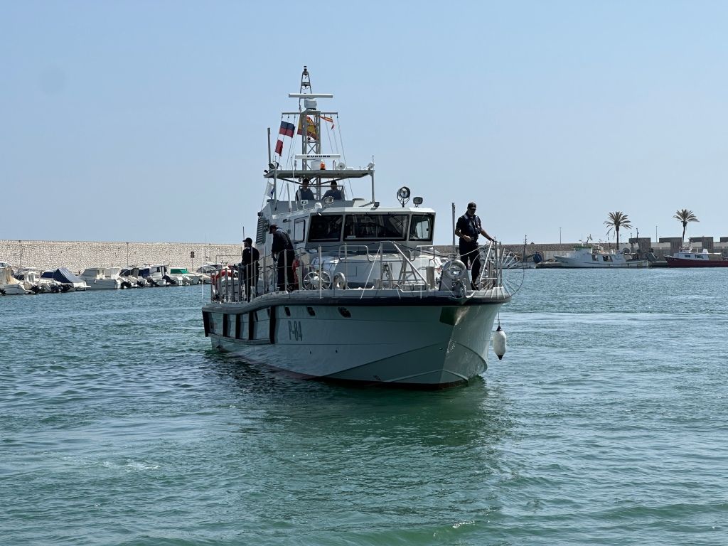 Isla pinto El presidente Imbroda aplaude la llegada del patrullero de la Armada a Melilla