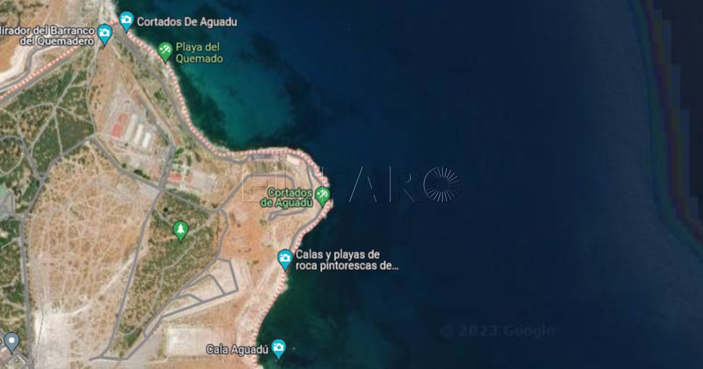 Playa recorte La Guardia Civil sorprende a un submarinista pescando ilegalmente en Aguadú