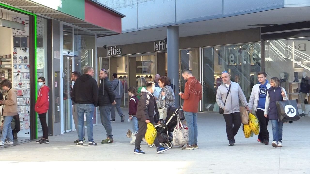 WhatsApp Image 2024 01 07 at 17.44.39 Más cambios que compras en el primer día de rebajas de invierno en Melilla