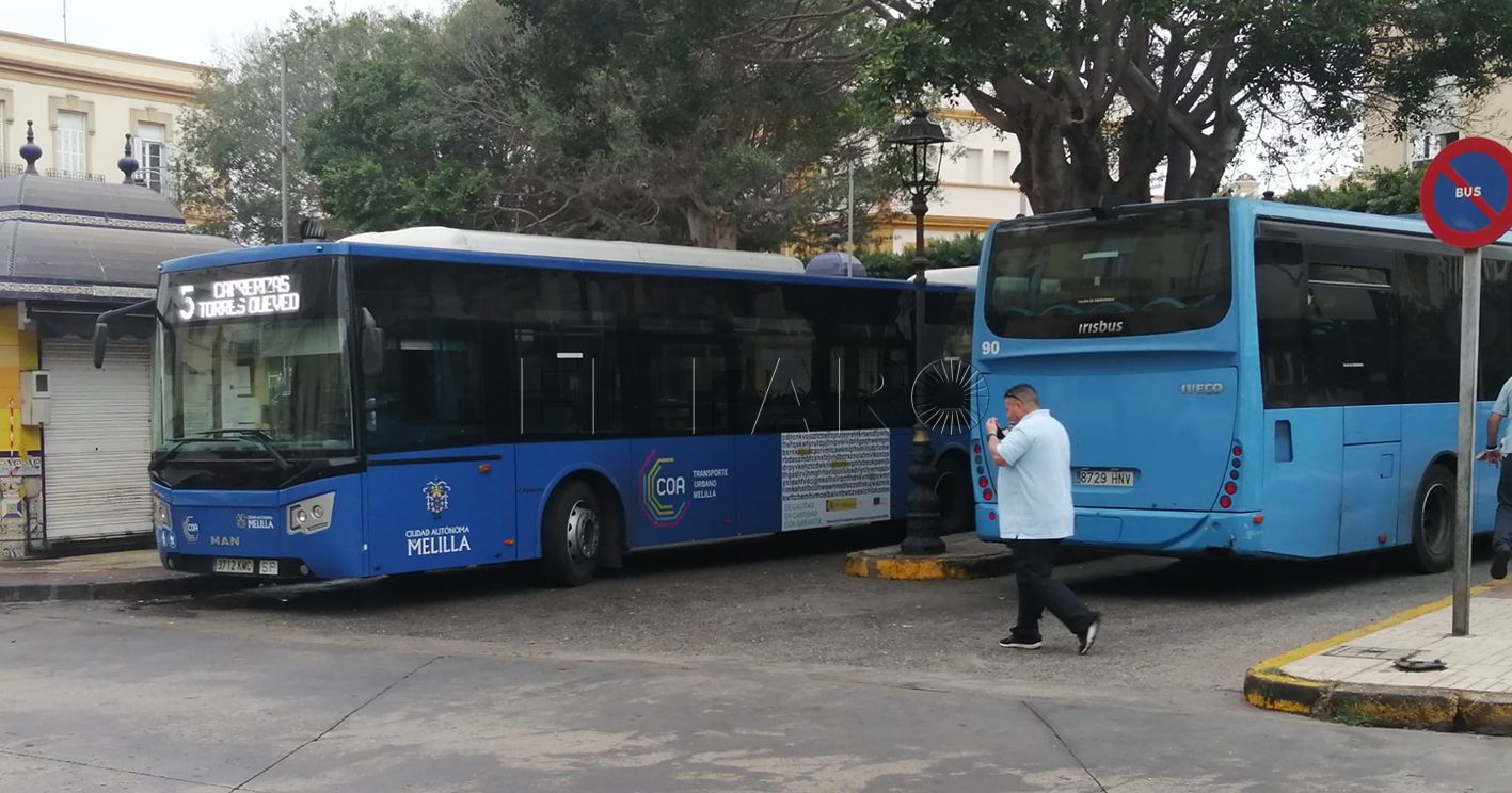 autobús recorte La COA dice que todos sus autobuses escolares cumplen los requisitos