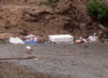 basura rio de oro Guelaya denuncia los vertidos de aguas fecales en la desembocadura del río de Oro