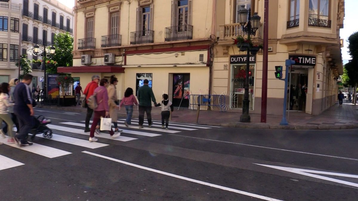 gente calle 1 e1704223257997 Este fin de semana comienzan unas rebajas que no despiertan optimismo entre los comercios