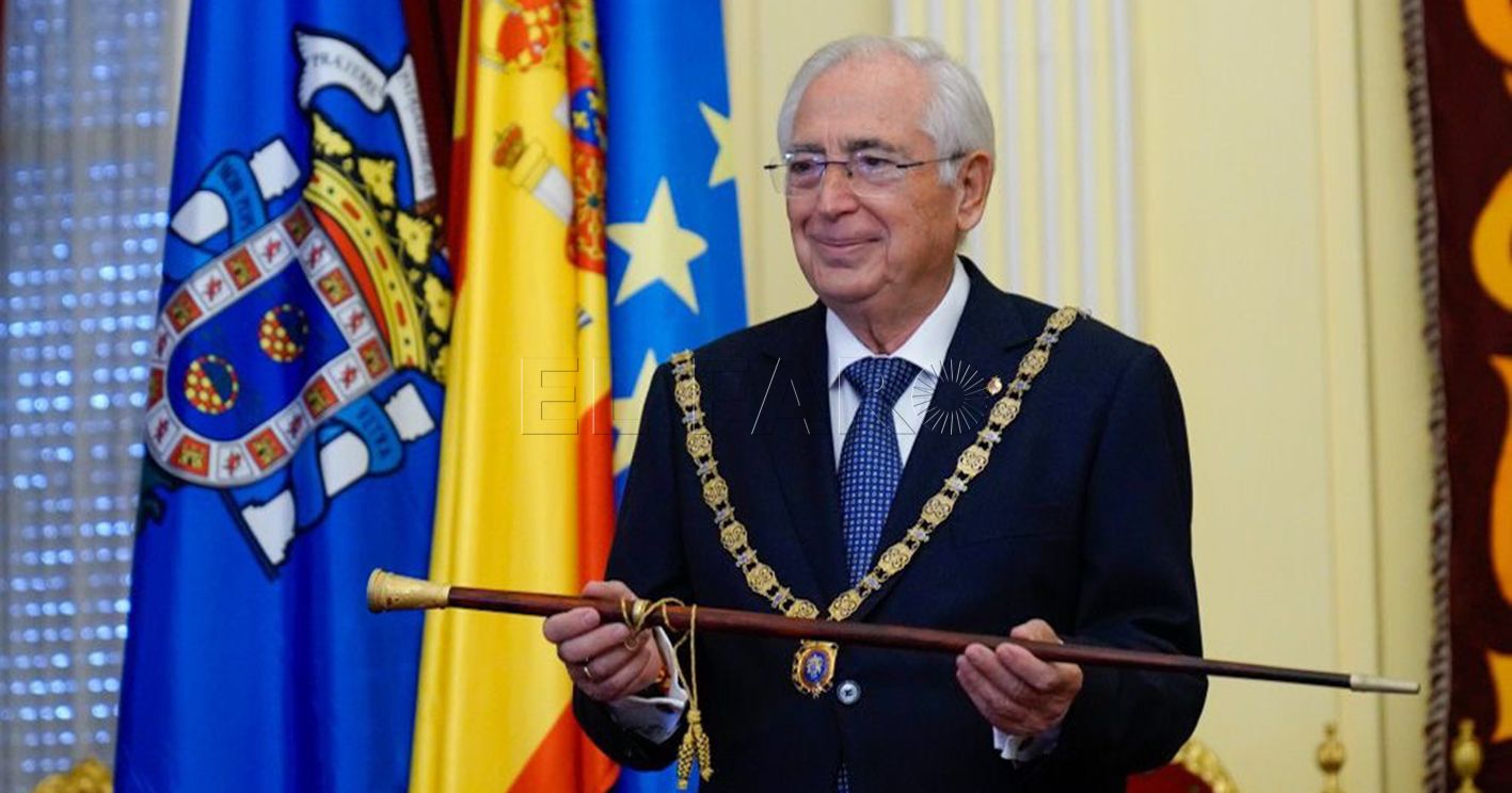 imbroda bastón recorte Imbroda anuncia que pedirá la encomienda de gestión de sanidad