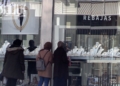 rebajas gente 3 Los melillenses apuestan por el centro comercial para esta temporada de rebajas