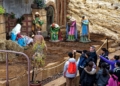 visitando el nacimiento Mónica Vila gana el concurso fotográfico 'La Navidad', organizado por Photowalk Melilla