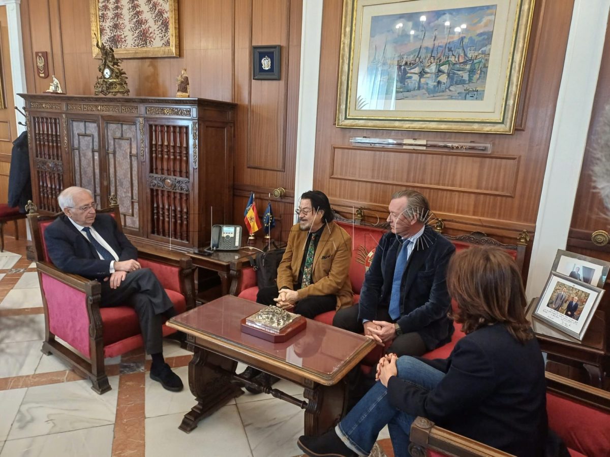 La Ciudad invita al escultor Ginés Serrán a desarrollar una propuesta en Melilla
