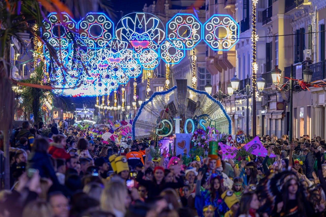 CARNAVAL24 CABALGATA R03L5999 MEJORADO NR Melilla se lanza a la calle para celebrar el Carnaval