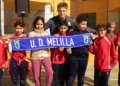 IMG 1261 La UD Melilla reparte alegría a los alumnos del CEIP León Solá