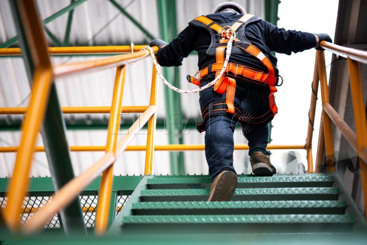 Obrero transformed e1708249583894 Melilla registra 2 trabajadores fallecidos en accidentes laborales durante el año pasado