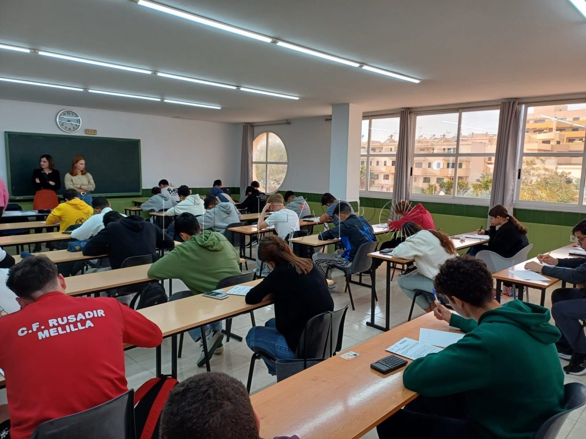 Olimpiada física e1708626875481 La VI Olimpiada de Física de Melilla busca al representante autonómico entre demandas de más laboratorios para los institutos